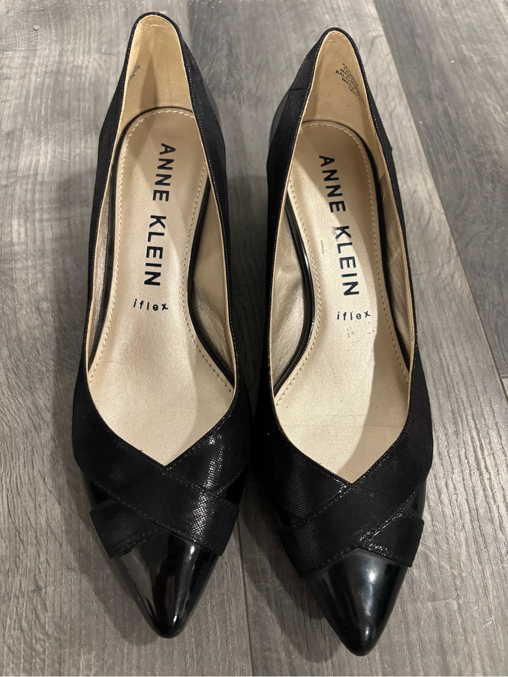 Anne Klein Black Pointed Toe Crossband Pumps